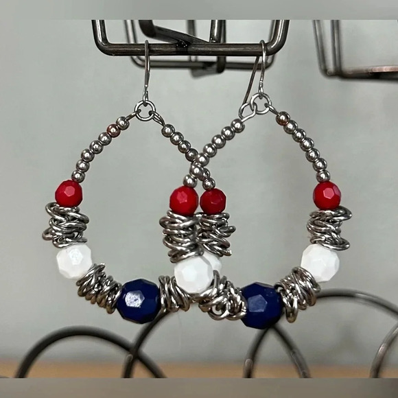 Lot of 6 hoop pierced earrings various styles and colors - Picture 4 of 7